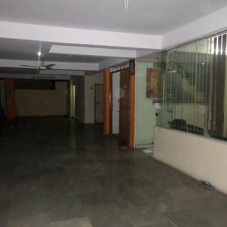 Отель Indradeep Executive Аурангабад Экстерьер фото
